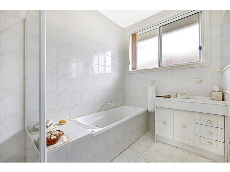 11 Bronco Court, Meadow Heights VIC 3048