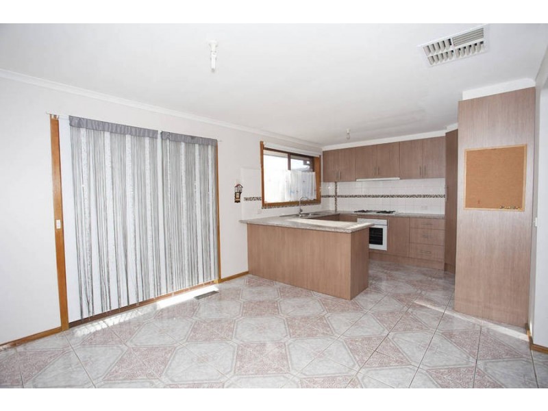 8 Banksia Place, Meadow Heights VIC 3048