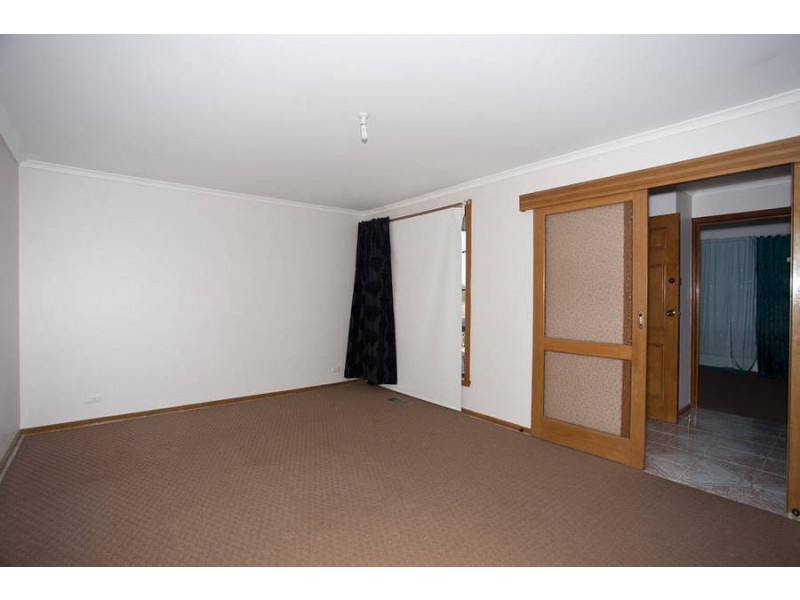 8 Banksia Place, Meadow Heights VIC 3048