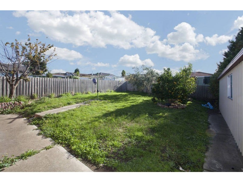 8 Banksia Place, Meadow Heights VIC 3048