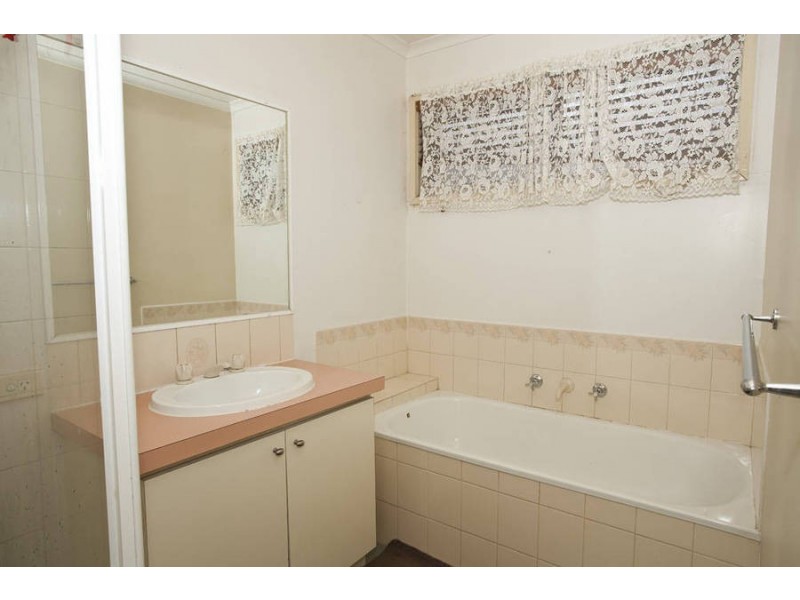 67 Rossiter Avenue, Roxburgh Park VIC 3064