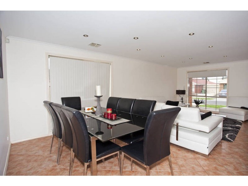 50 Limpopa Square, Roxburgh Park VIC 3064