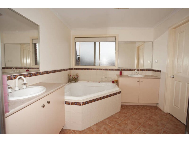 50 Limpopa Square, Roxburgh Park VIC 3064