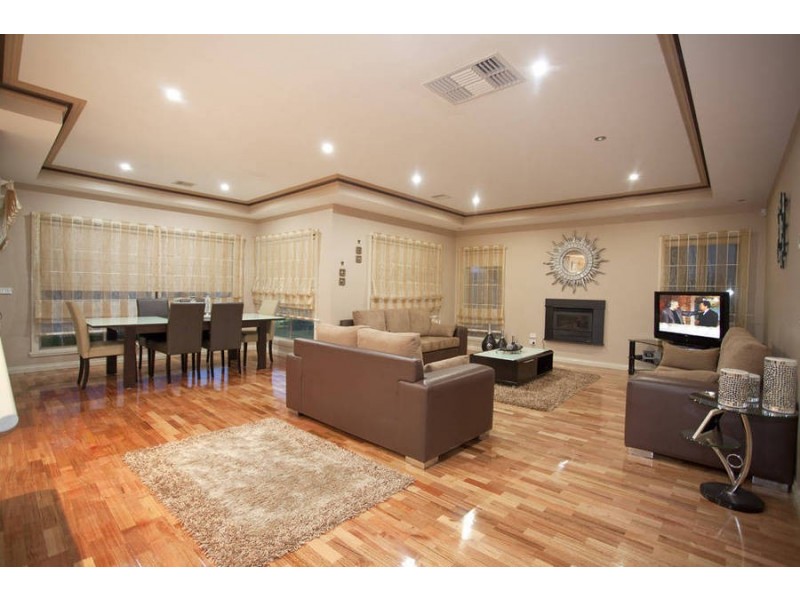 111 Hayfield Road, Roxburgh Park VIC 3064