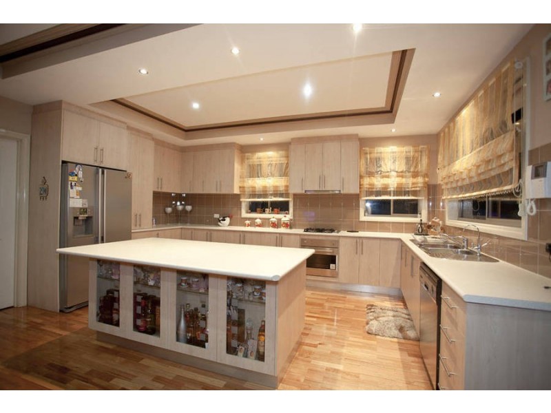 111 Hayfield Road, Roxburgh Park VIC 3064