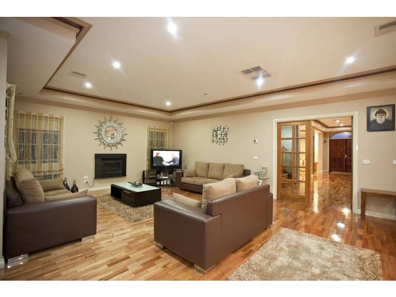 111 Hayfield Road, Roxburgh Park VIC 3064