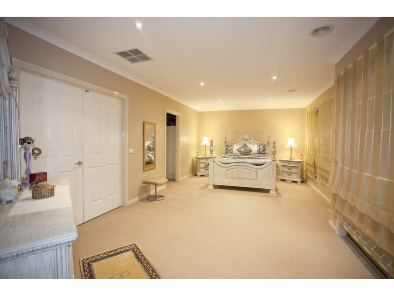 111 Hayfield Road, Roxburgh Park VIC 3064