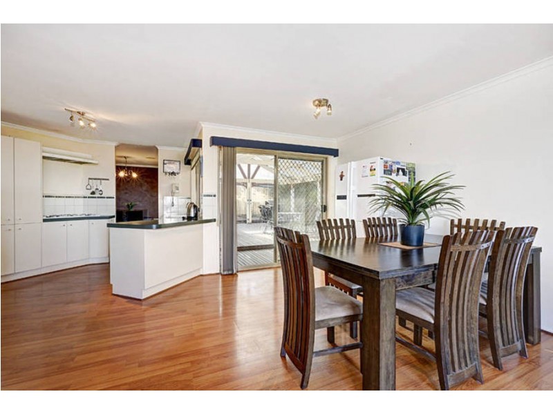 4 Wattle Close, Meadow Heights VIC 3048