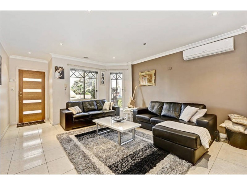 1B Woodburn Crescent, Meadow Heights VIC 3048