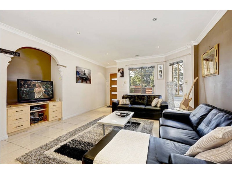 1B Woodburn Crescent, Meadow Heights VIC 3048