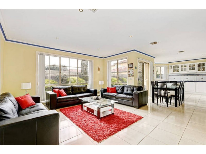 4 Bonney Place, Roxburgh Park VIC 3064