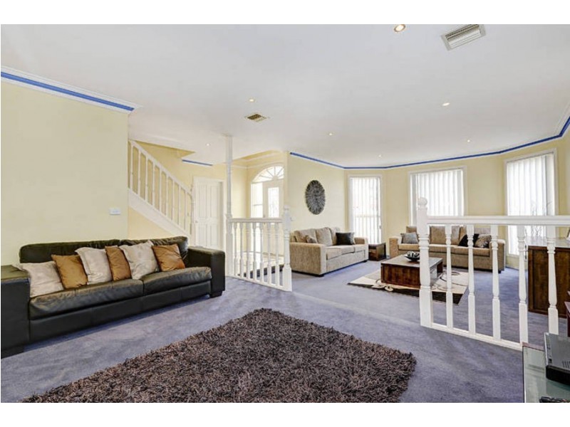 4 Bonney Place, Roxburgh Park VIC 3064