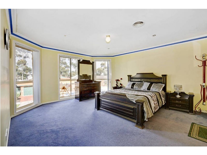 4 Bonney Place, Roxburgh Park VIC 3064