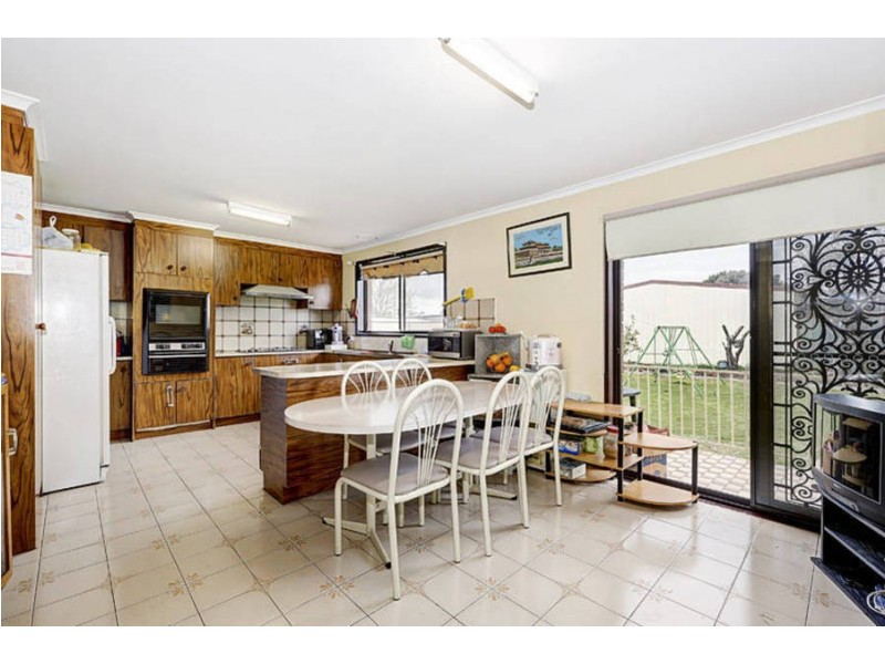 4 Taradale Court, Meadow Heights VIC 3048