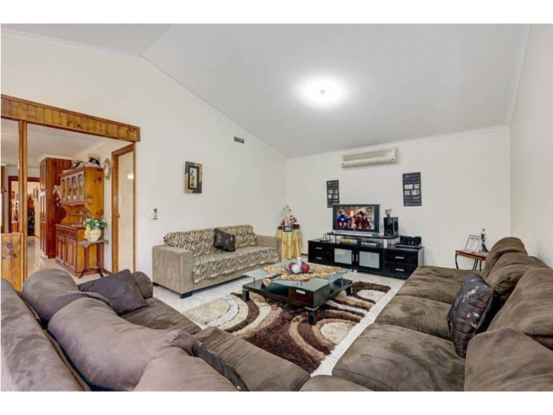 11 Aster Close, Meadow Heights VIC 3048