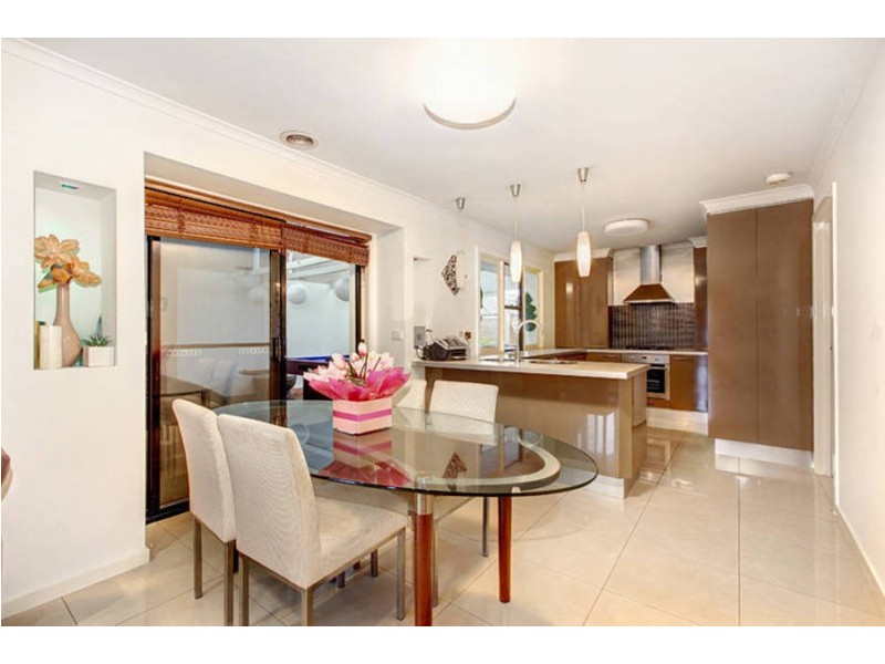 6 Norton Place, Roxburgh Park VIC 3064