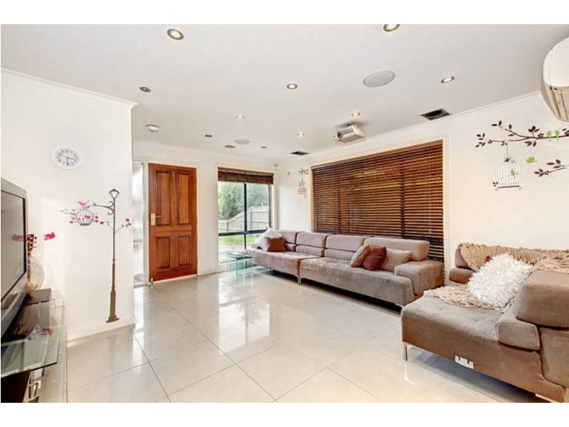 6 Norton Place, Roxburgh Park VIC 3064