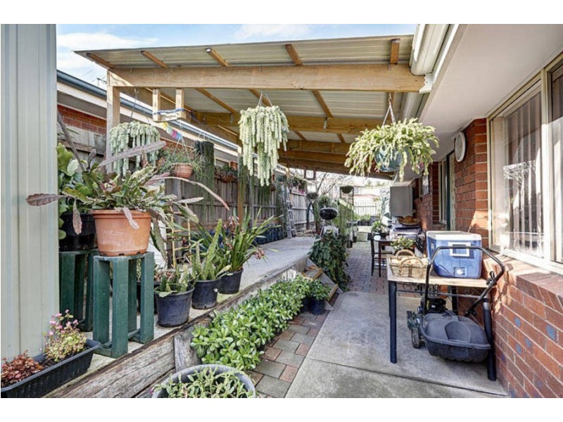 111 Cassinia Crescent, Meadow Heights VIC 3048