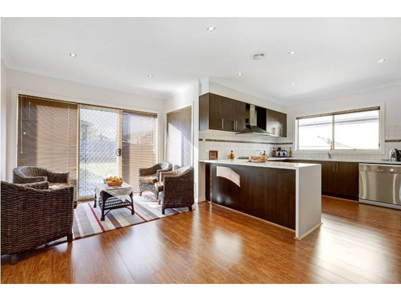 5 Bentley Avenue, Roxburgh Park VIC 3064