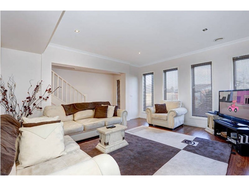 5 Bentley Avenue, Roxburgh Park VIC 3064