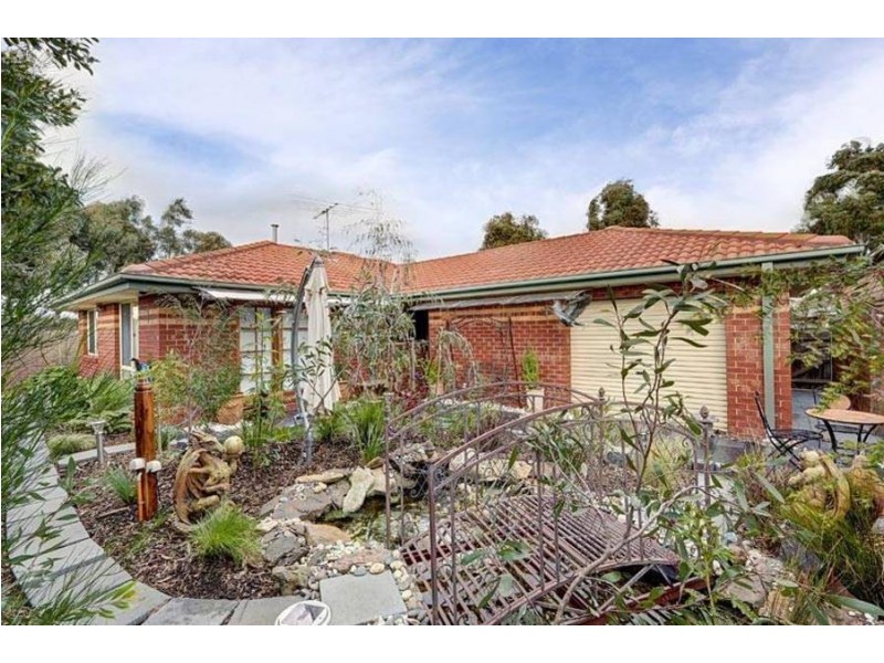 15 Armstrong Court, Roxburgh Park VIC 3064