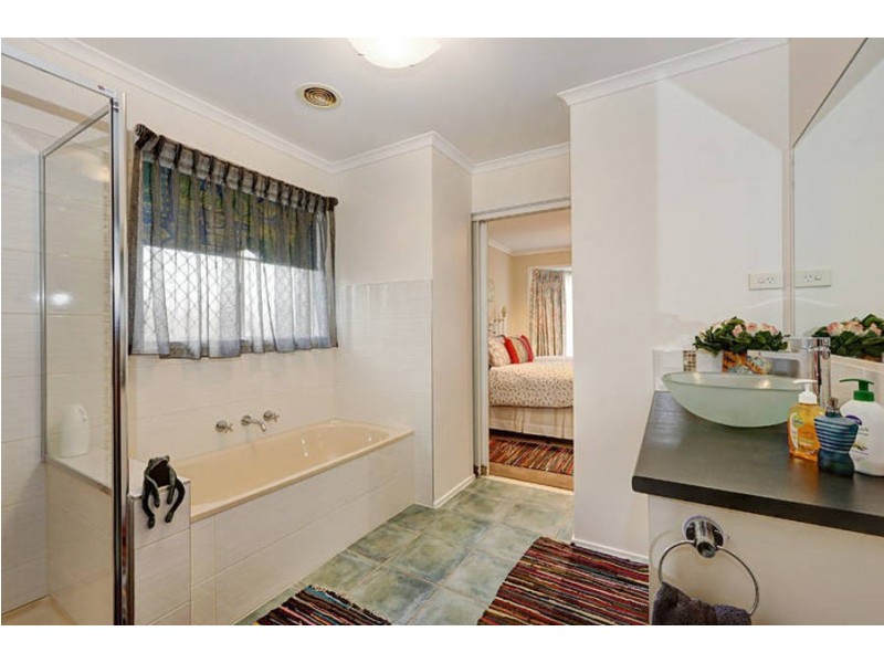 15 Armstrong Court, Roxburgh Park VIC 3064