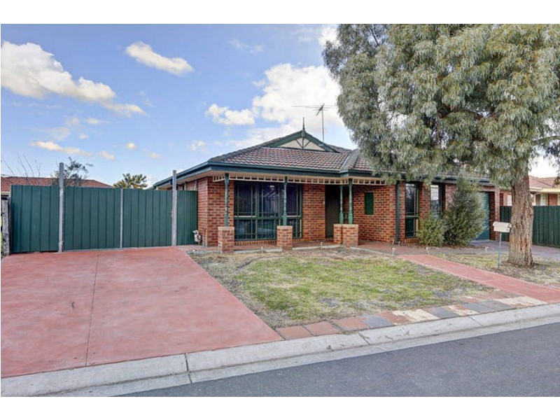 6 Wintle Close, Roxburgh Park VIC 3064
