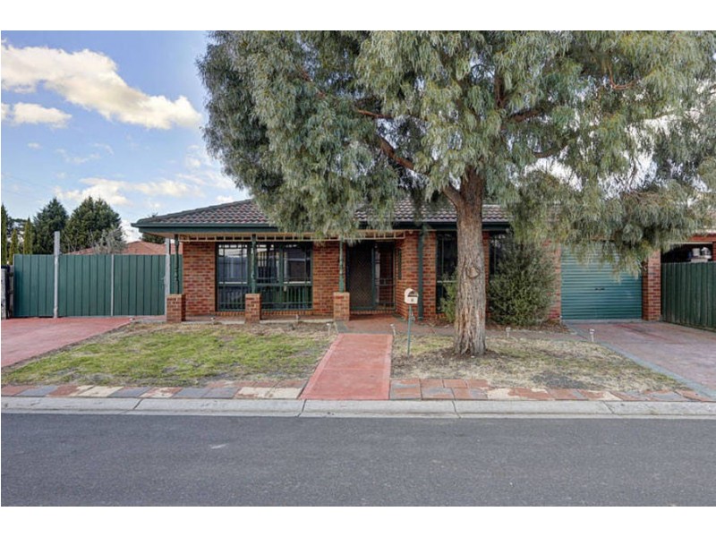6 Wintle Close, Roxburgh Park VIC 3064