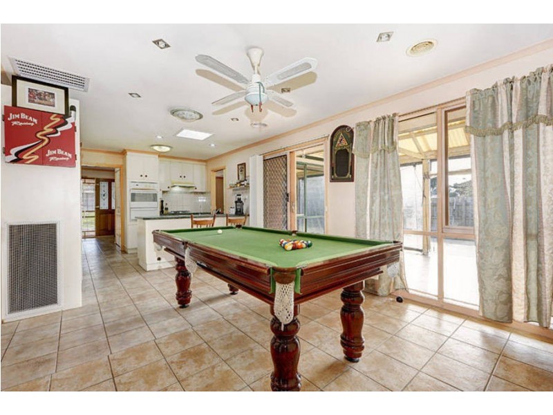 6 Wintle Close, Roxburgh Park VIC 3064