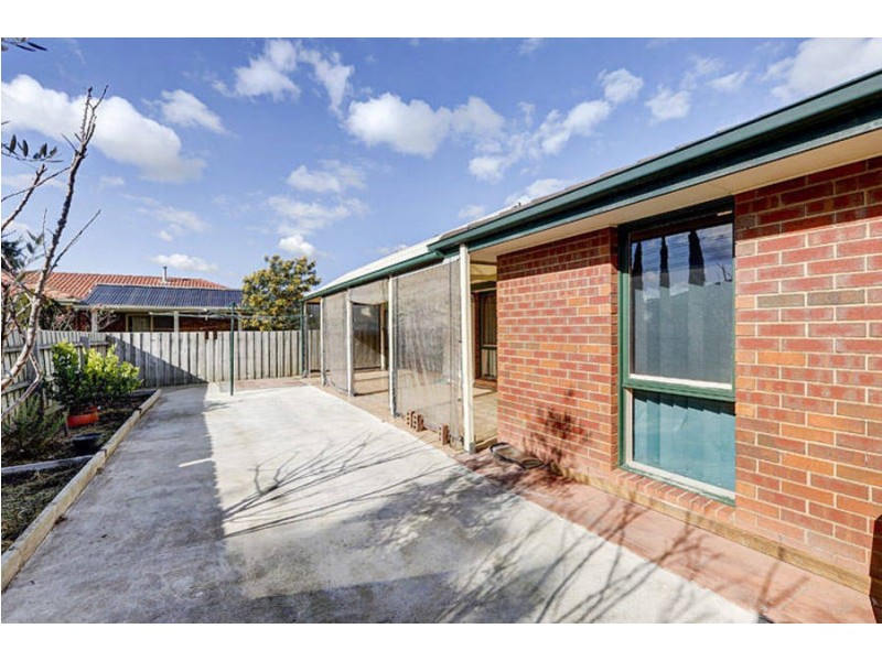 6 Wintle Close, Roxburgh Park VIC 3064