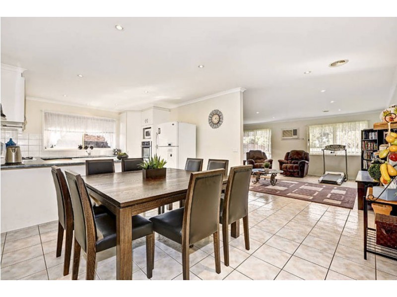 27 Mensa Court, Roxburgh Park VIC 3064