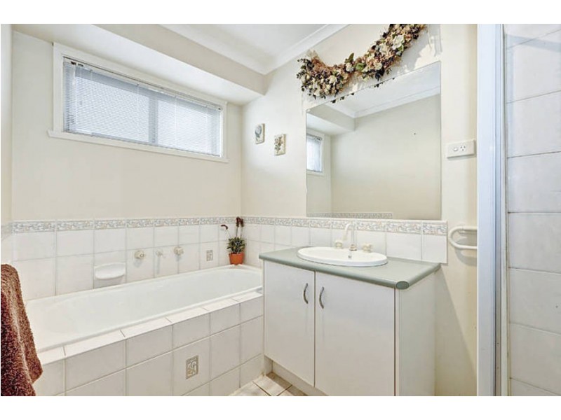 27 Mensa Court, Roxburgh Park VIC 3064