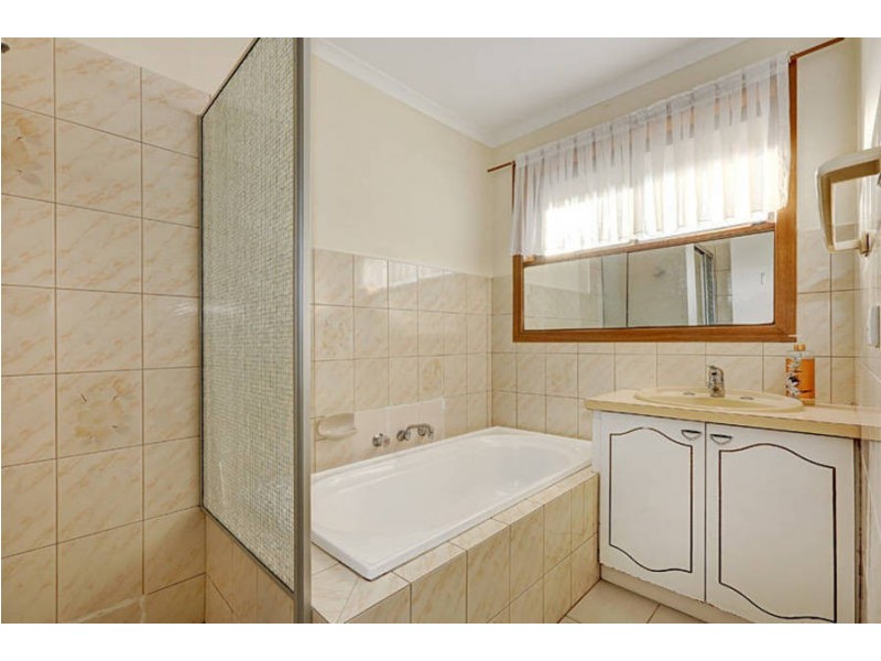 82 Tarcoola Avenue, Meadow Heights VIC 3048