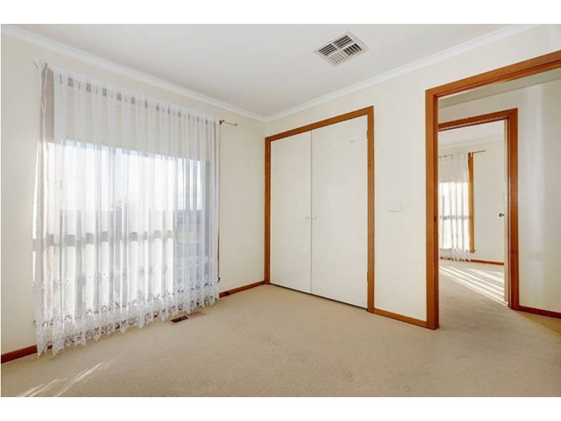 82 Tarcoola Avenue, Meadow Heights VIC 3048