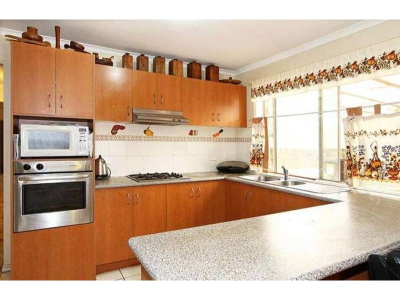 32 Salween Crescent, Roxburgh Park VIC 3064