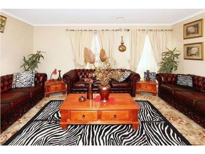 32 Salween Crescent, Roxburgh Park VIC 3064