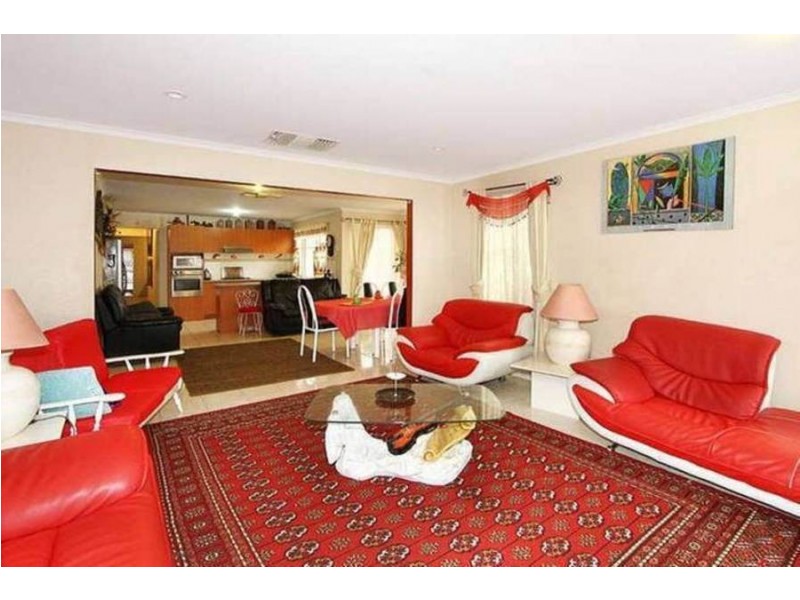 32 Salween Crescent, Roxburgh Park VIC 3064