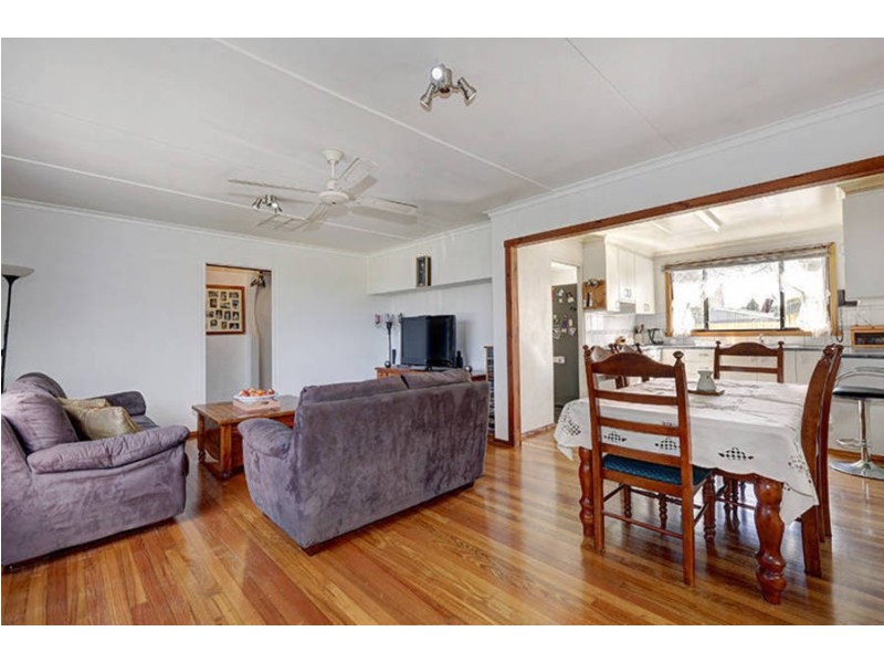 12 Guildford Avenue, Coolaroo VIC 3048