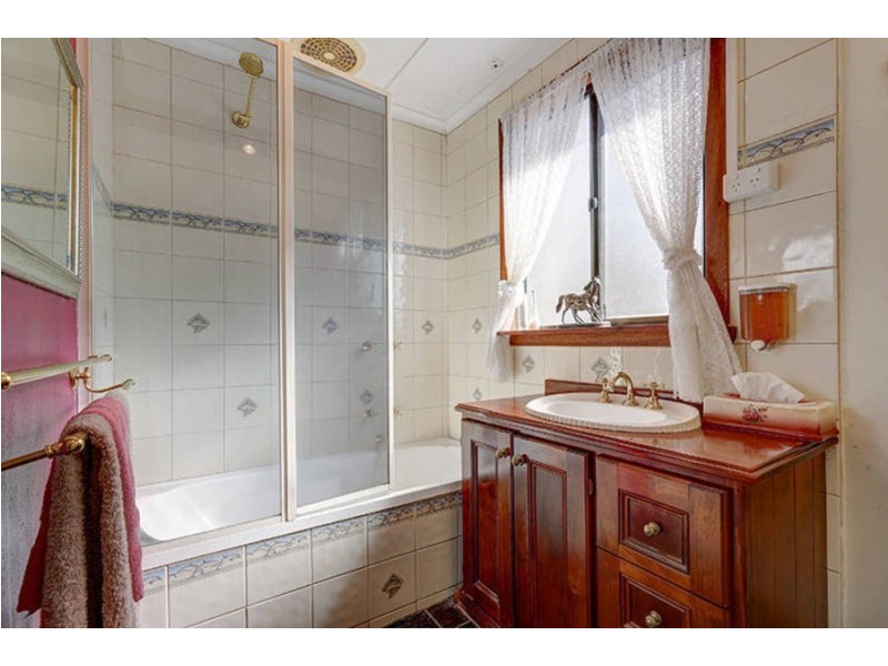 12 Guildford Avenue, Coolaroo VIC 3048