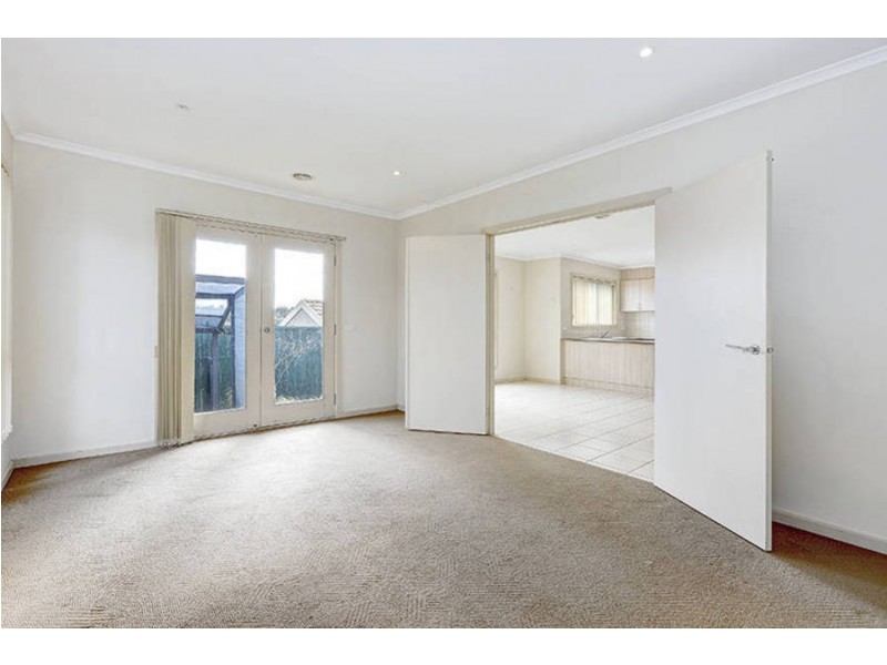 2/32 Papworth Place, Meadow Heights VIC 3048