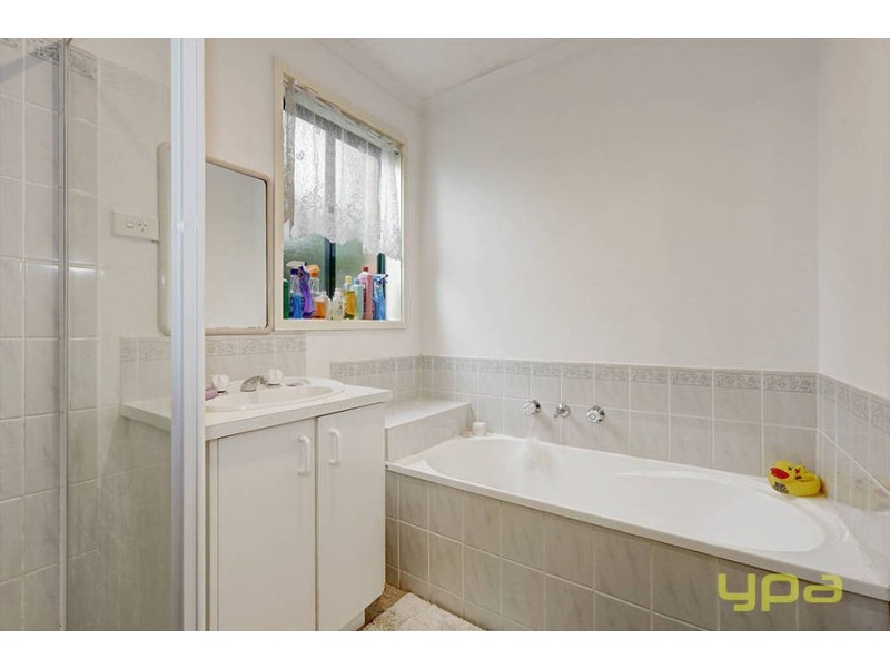 22 Pinnock Avenue, Roxburgh Park VIC 3064