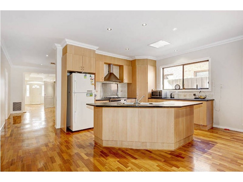 4 Marne Drive, Roxburgh Park VIC 3064