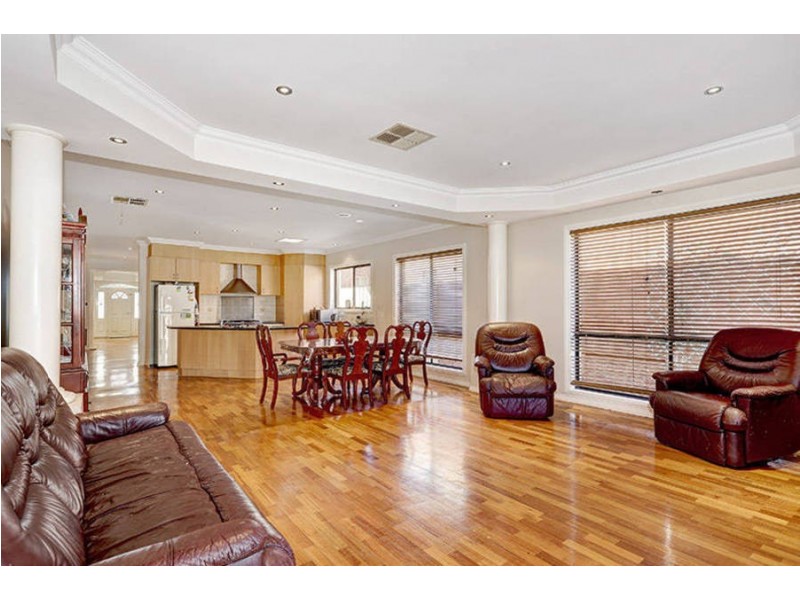 4 Marne Drive, Roxburgh Park VIC 3064