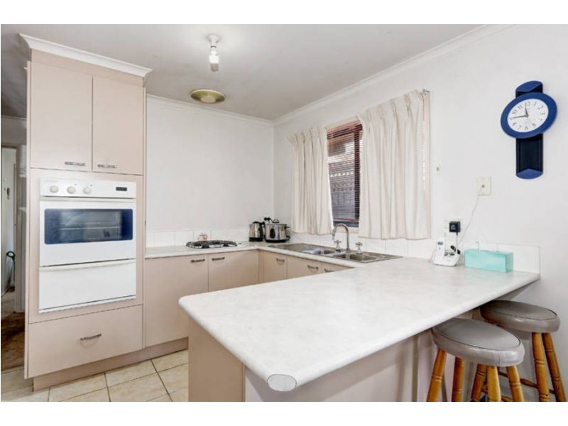 8 Simpson Court, Meadow Heights VIC 3048