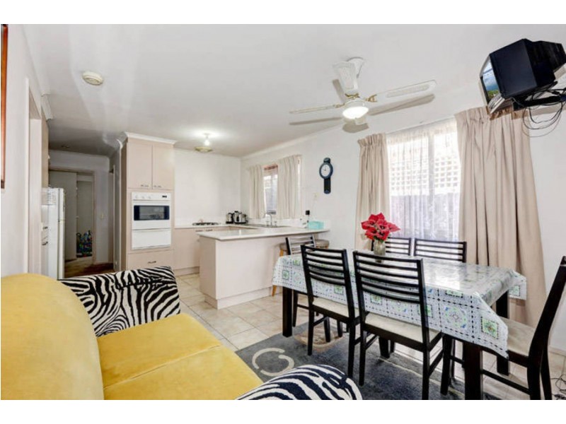 8 Simpson Court, Meadow Heights VIC 3048