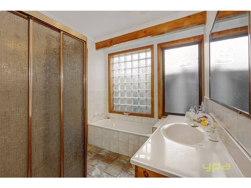 10 Spring Valley Avenue, Craigieburn VIC 3064