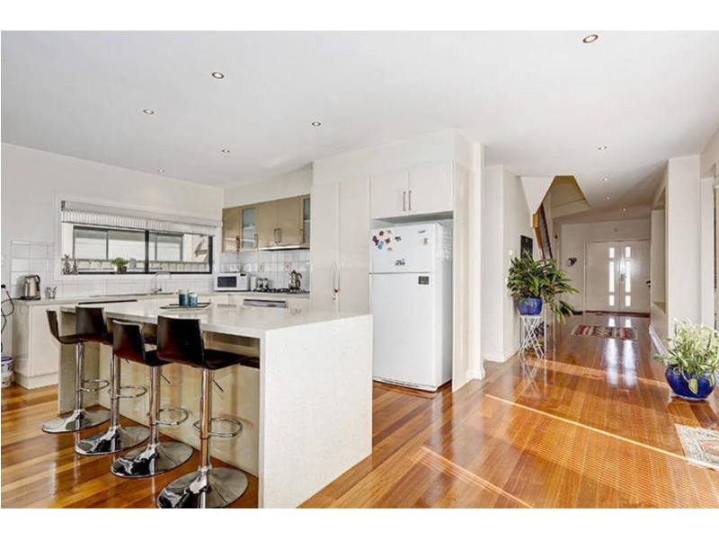 11 Hurley Rise, Roxburgh Park VIC 3064