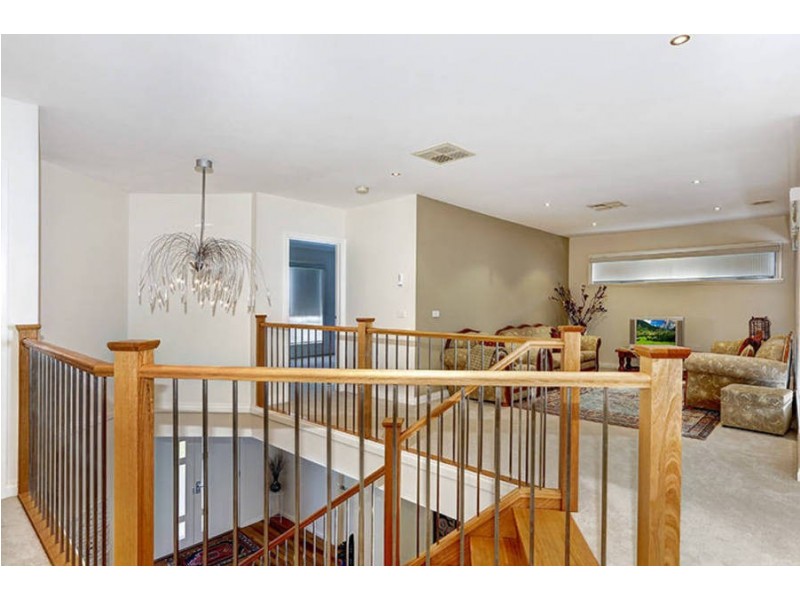 11 Hurley Rise, Roxburgh Park VIC 3064