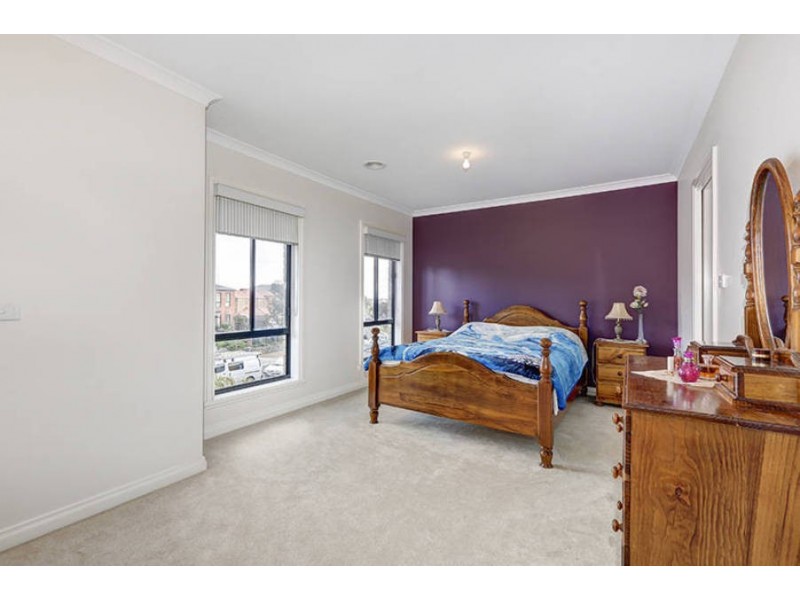 11 Hurley Rise, Roxburgh Park VIC 3064