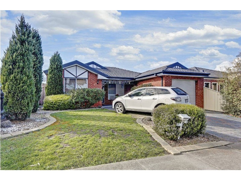 11 McKenzie Crescent, Roxburgh Park VIC 3064